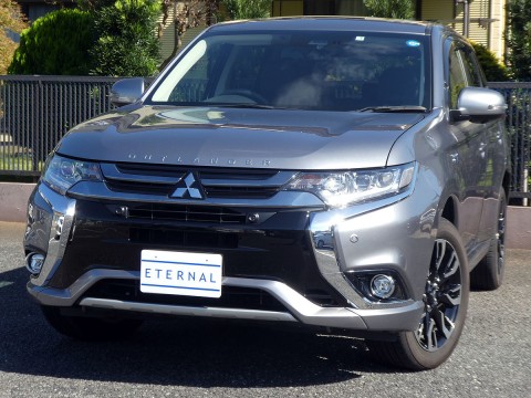 2017年モデル 三菱 アウトランダーPHEV 2.0G セイフティパッケージサムネイル