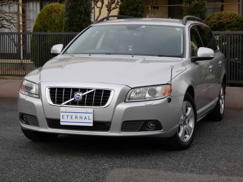 2009年モデル  ボルボ V70 2.5T LE シルバーメタリックサムネイル