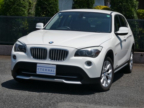 2011年モデル　BMW X1 xDrive25i アルピンホワイトサムネイル